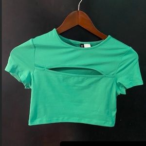 GREEN CROP TOP/It’s super new